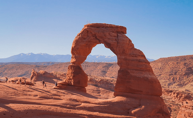 Delicate Arch in Arches National Park against a clear blue desert sky